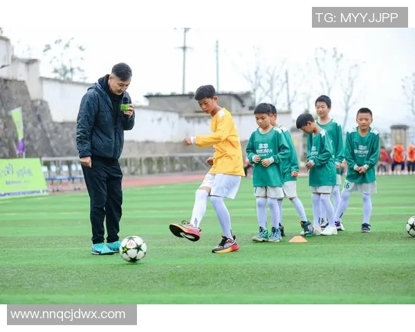 儿童足球启蒙之旅助力孩子全面发展与健康成长
